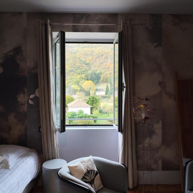 Domaine Clairfontaine Noyarey - Suites Junior - Chambre Double ou Lits Jumeaux - Vue sur Montagnes - 6