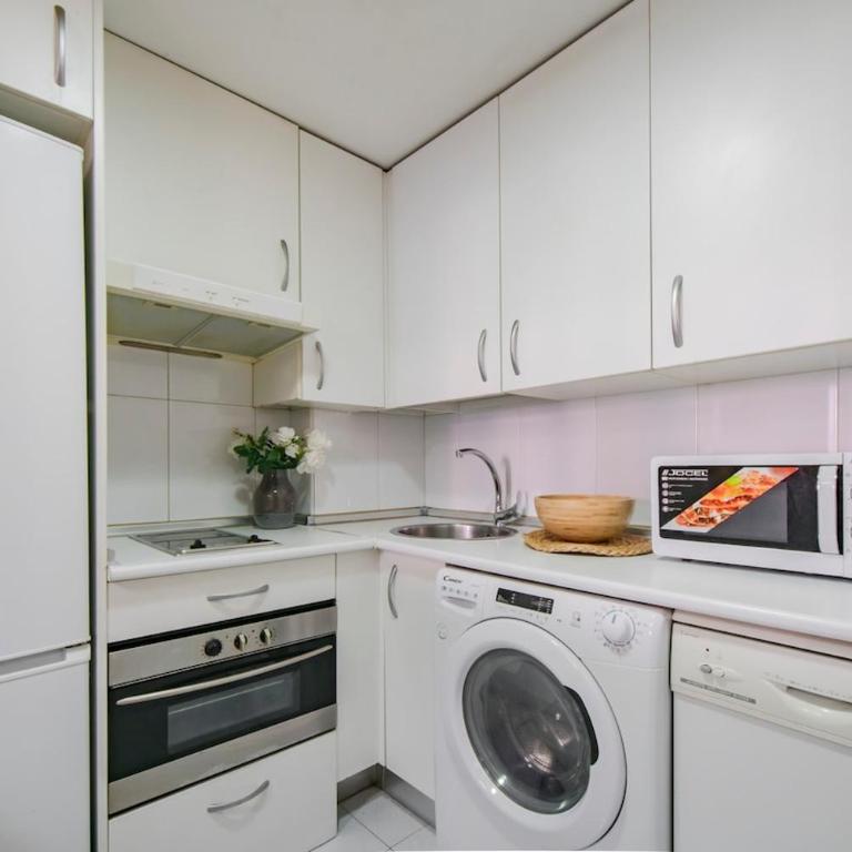 Luxury Apartment Barajas - One-Bedroom Apartment - 9