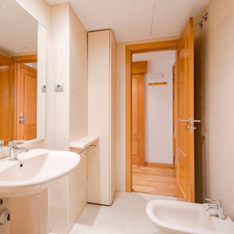 Luxury Apartment Barajas - One-Bedroom Apartment - 16