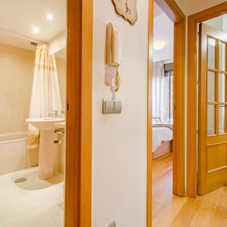 Luxury Apartment Barajas - One-Bedroom Apartment - 20