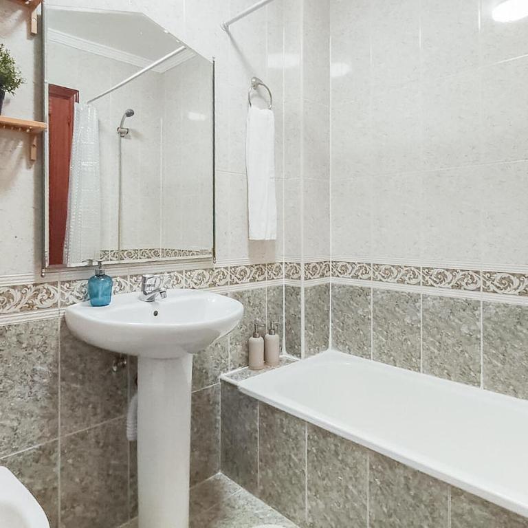 Cozy Apartment In Malaga With Wifi - Apartamento de 3 dormitorios - 15
