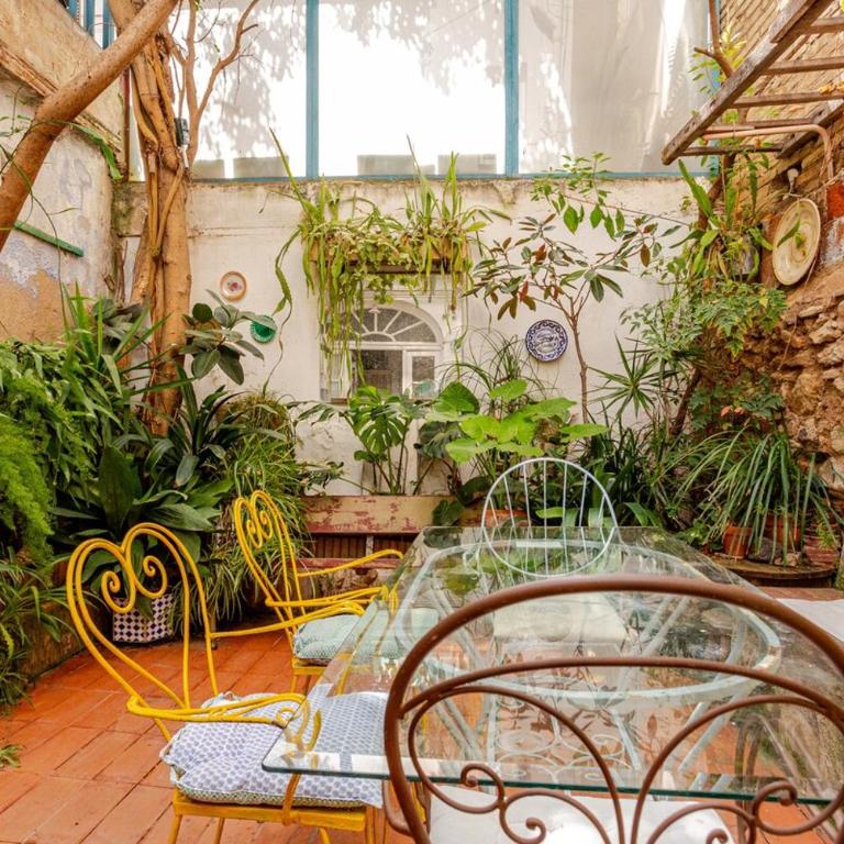 Vintage home - Three-Bedroom Apartment - 3