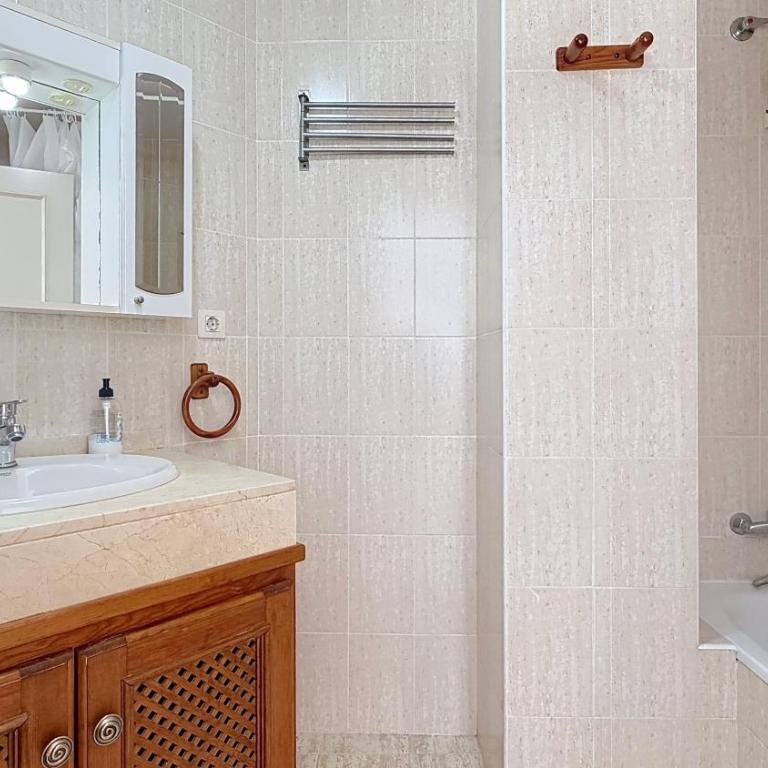 Spacious Central Apartment - South Costa, Nerja - Apartamento de 2 dormitorios - 10