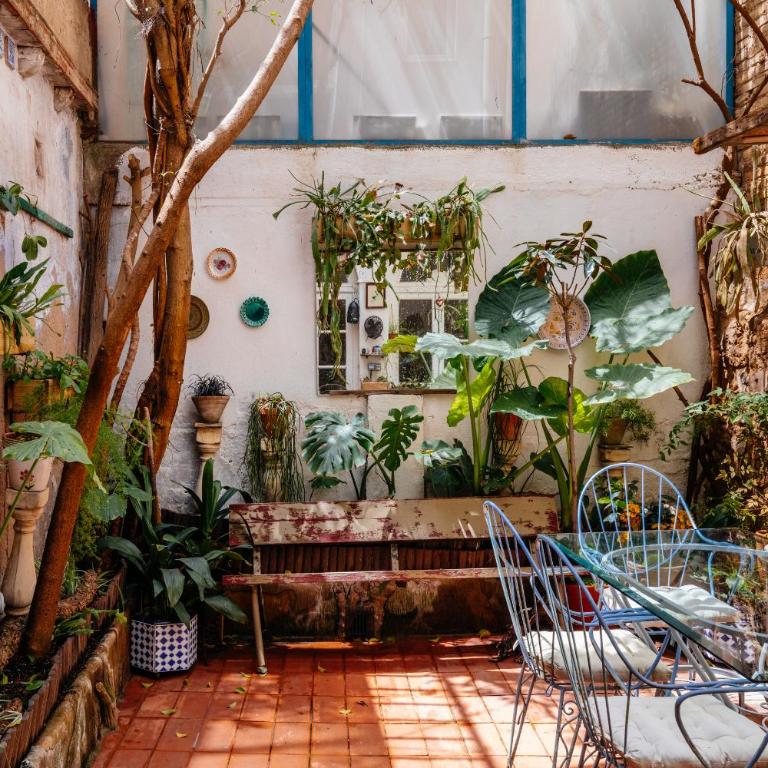 Vintage home - Three-Bedroom Apartment - 28