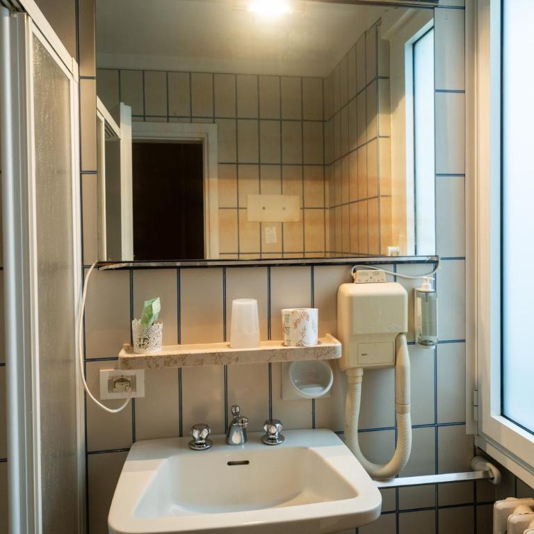 Hotel Serenella - Connecting Room without Balcony - 5