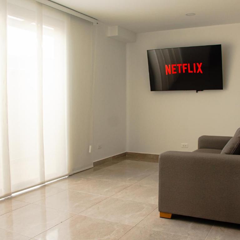 Frente a Viva Envigado, AC, moderno e iluminado - One-Bedroom Apartment - 8