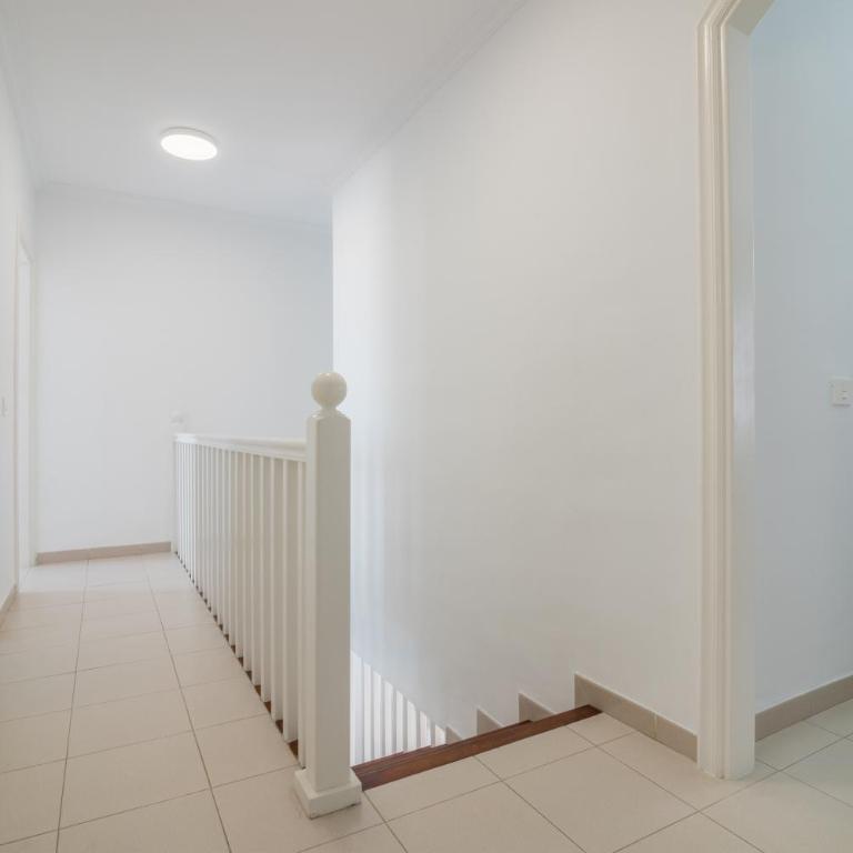 BEAUTIFUL VILLA - 4 bedrooms, heated pool, 2 priv car park places, fibre net, PS5, tv channels - Villa con piscina privada - 40