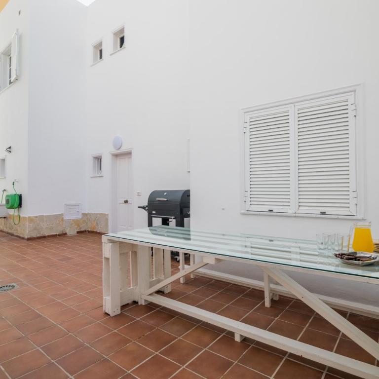 BEAUTIFUL VILLA - 4 bedrooms, heated pool, 2 priv car park places, fibre net, PS5, tv channels - Villa con piscina privada - 29