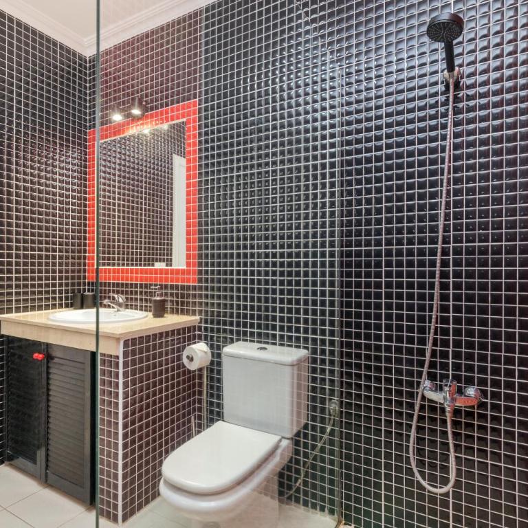 BEAUTIFUL VILLA - 4 bedrooms, heated pool, 2 priv car park places, fibre net, PS5, tv channels - Villa con piscina privada - 50
