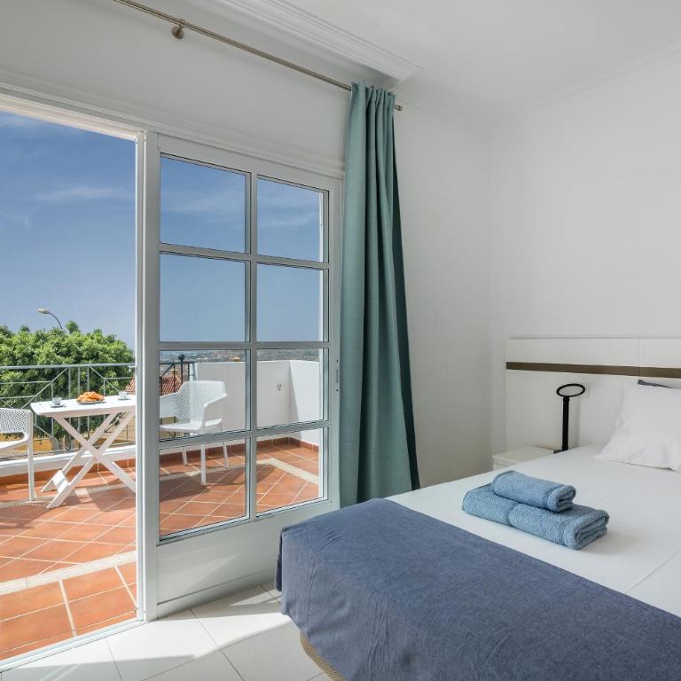 BEAUTIFUL VILLA - 4 bedrooms, heated pool, 2 priv car park places, fibre net, PS5, tv channels - Villa con piscina privada - 33
