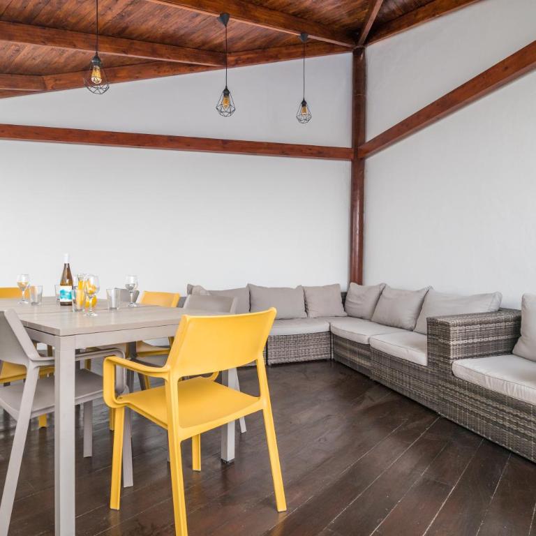 BEAUTIFUL VILLA - 4 bedrooms, heated pool, 2 priv car park places, fibre net, PS5, tv channels - Villa con piscina privada - 26
