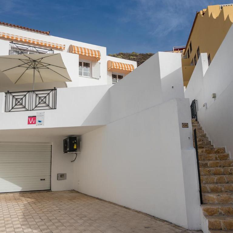 BEAUTIFUL VILLA - 4 bedrooms, heated pool, 2 priv car park places, fibre net, PS5, tv channels - Villa con piscina privada - 65