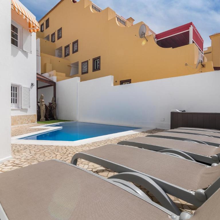 BEAUTIFUL VILLA - 4 bedrooms, heated pool, 2 priv car park places, fibre net, PS5, tv channels - Villa con piscina privada - 10