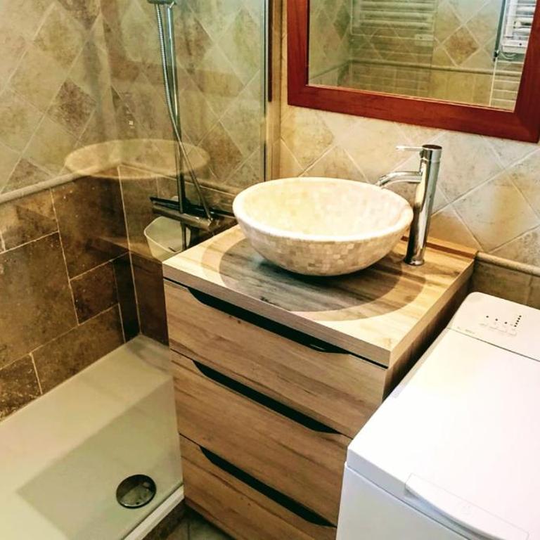 Charming 2-room apartment with balcony in the city - Apartamento - 9