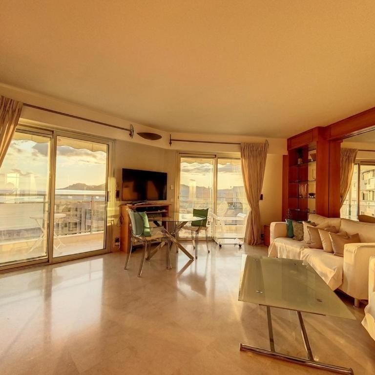 Cannes Croisette - Appartement 3 pièces - Apartment mit 2 Schlafzimmern, einem Balkon und Meerblick - 2
