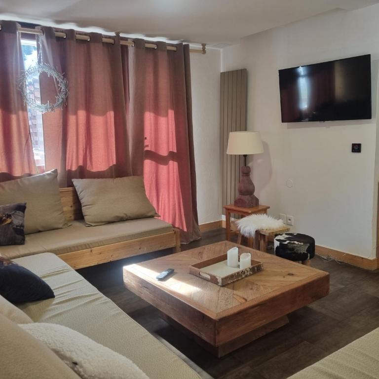 Grand appartement rénové · Proche pistes · Sud · Balcon · 11 pers · Animaux admis - Apartment mit 4 Schlafzimmern - 12