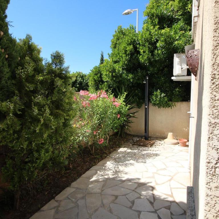 Bel Appartement climatise de plain pied 80m de la mer, wifi, grand sejour 2 chambres belle terrasse LXRM3 - Appartement - Rez-de-Chaussée - 27