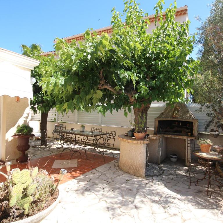 Bel Appartement climatise de plain pied 80m de la mer, wifi, grand sejour 2 chambres belle terrasse LXRM3 - Appartement - Rez-de-Chaussée - 1