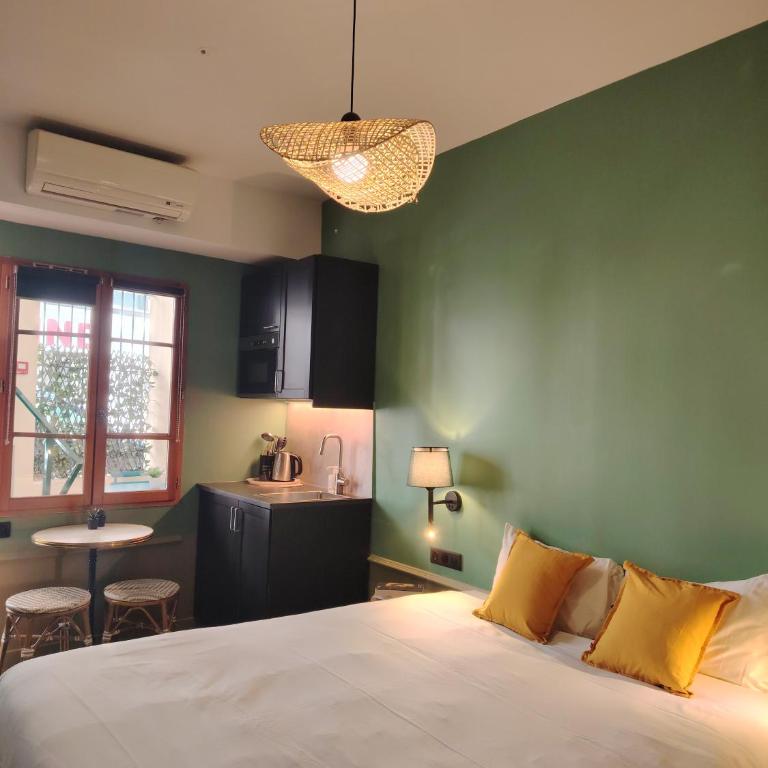 Le Village Montmartre - Double Room with Kitchenette - 5