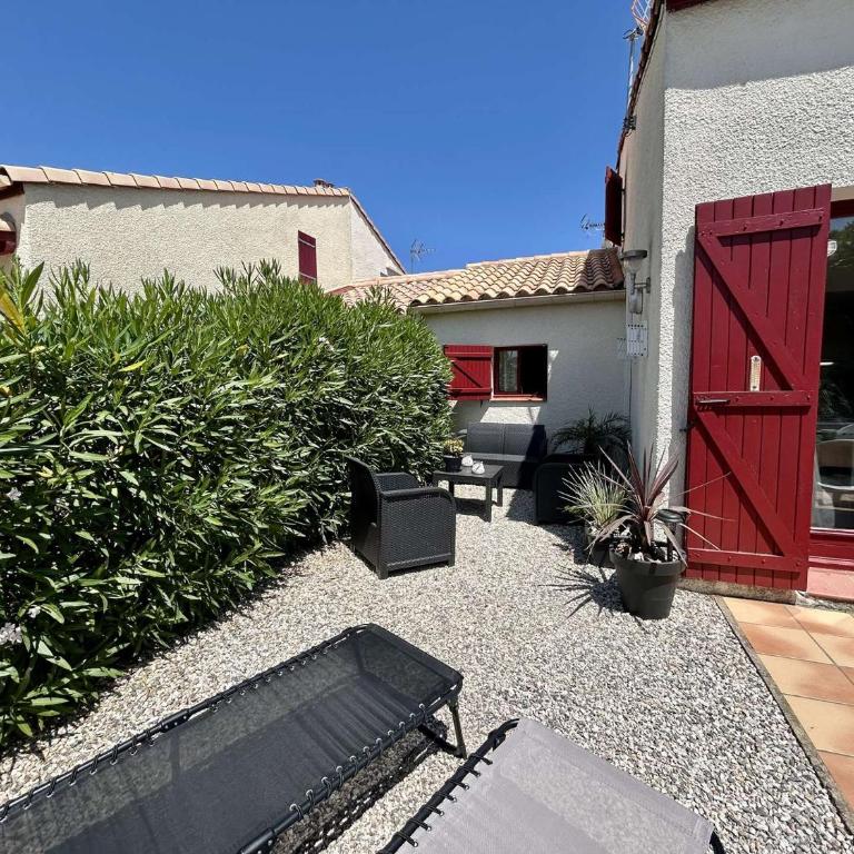 Jolie maison située dans un quartier calme SAINT CYPRIEN SC010-013 - Maison 2 Chambres - 24