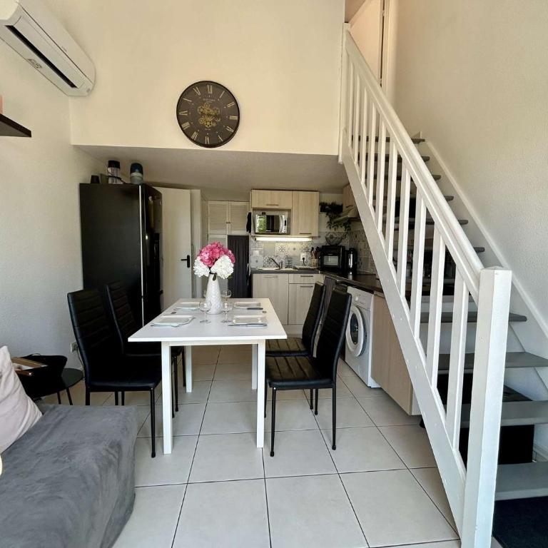 Jolie maison située dans un quartier calme SAINT CYPRIEN SC010-013 - Maison 2 Chambres - 14