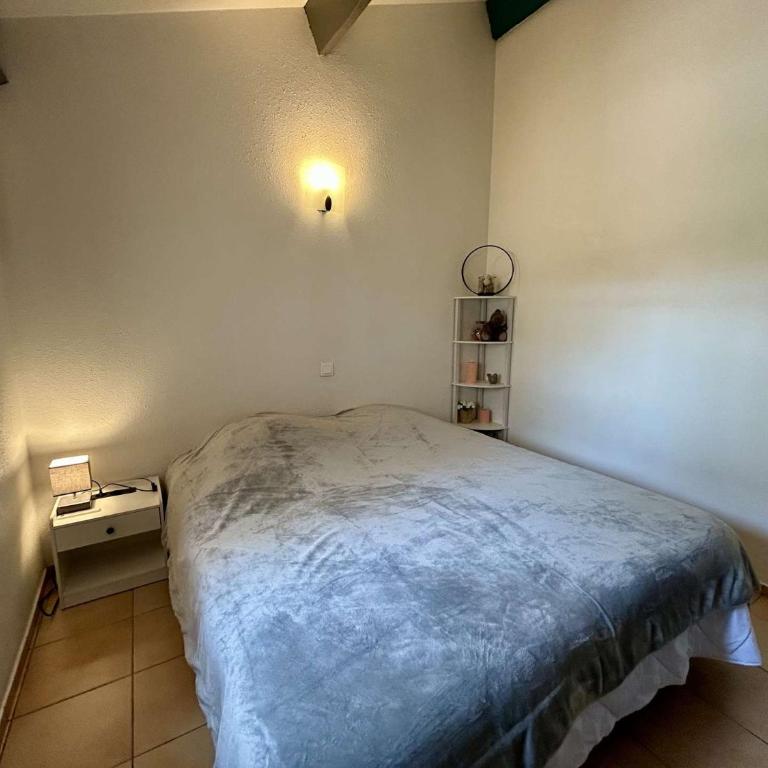 Jolie maison située dans un quartier calme SAINT CYPRIEN SC010-013 - Maison 2 Chambres - 11