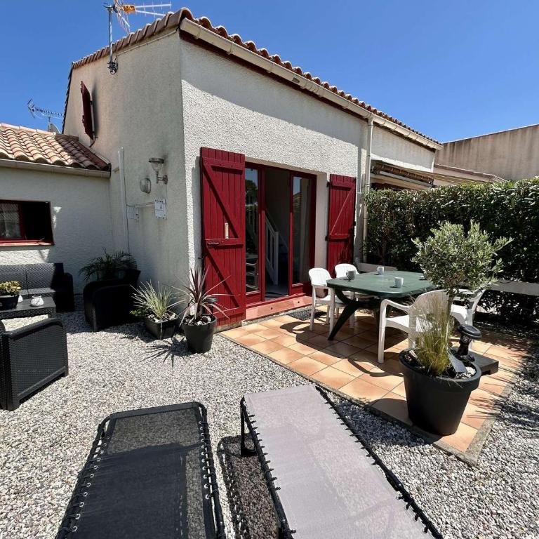 Jolie maison située dans un quartier calme SAINT CYPRIEN SC010-013 - Maison 2 Chambres - 12