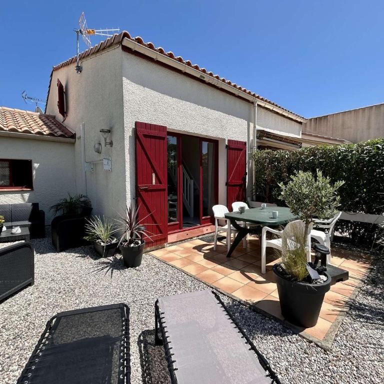 Jolie maison située dans un quartier calme SAINT CYPRIEN SC010-013 - Maison 2 Chambres - 5