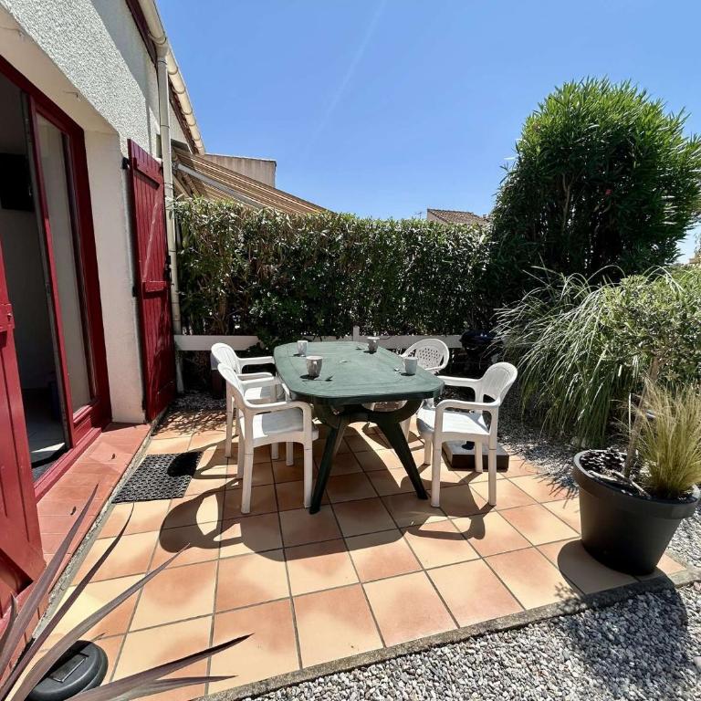 Jolie maison située dans un quartier calme SAINT CYPRIEN SC010-013 - Maison 2 Chambres - 10