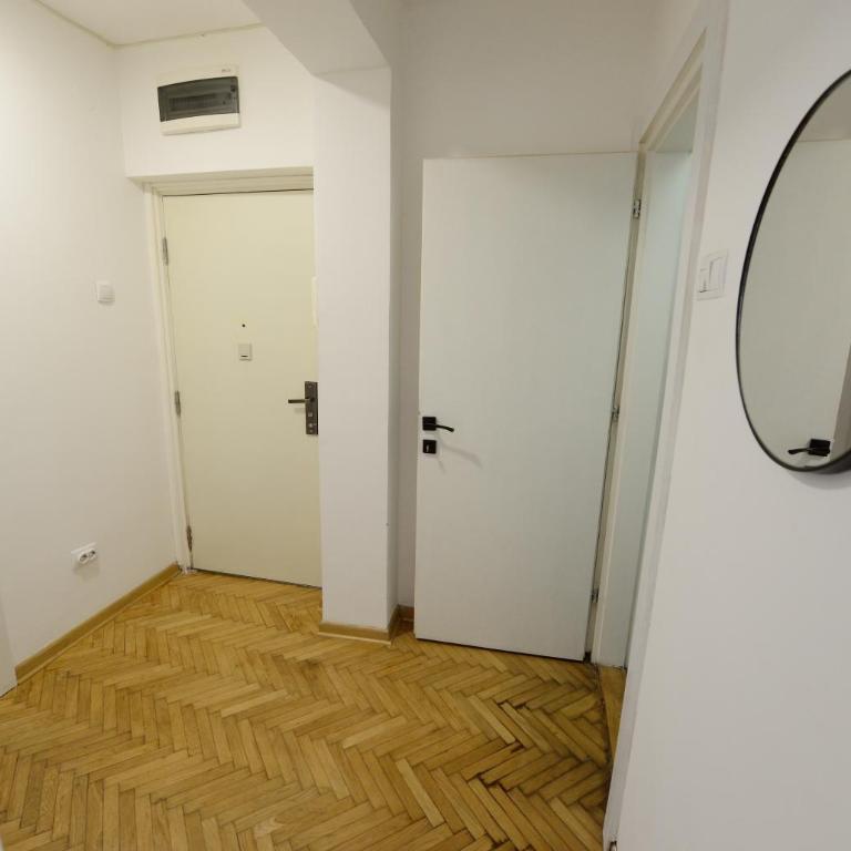 Anywhere on Foot - FREE Parking - One-Bedroom Apartment - 14