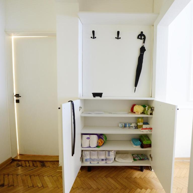 Anywhere on Foot - FREE Parking - One-Bedroom Apartment - 13