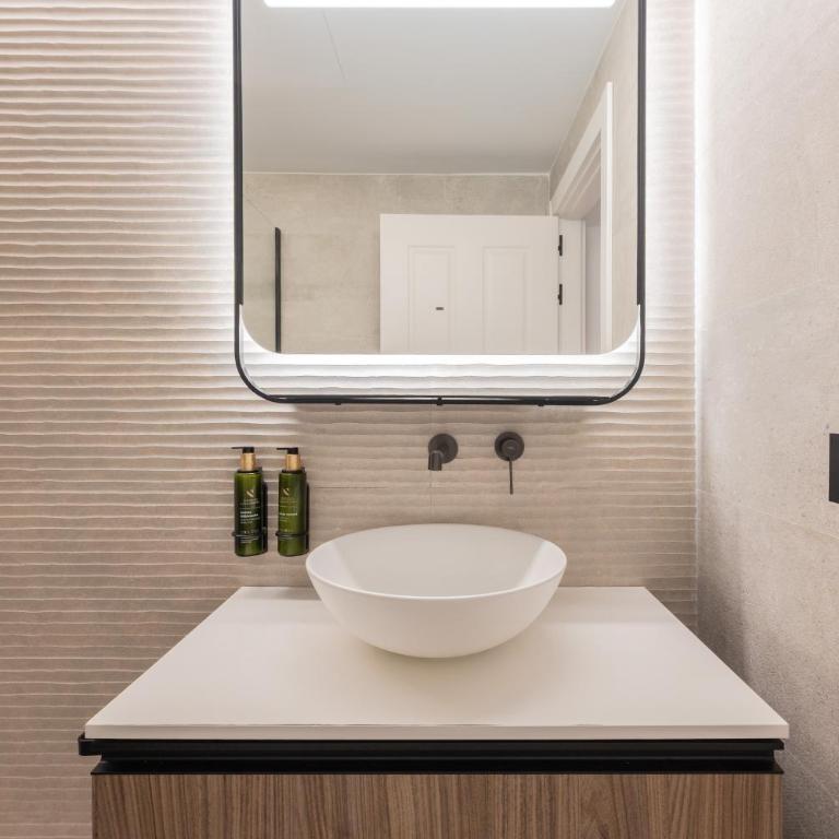 Guastavino by Alma Suites - Deluxe Room - 3