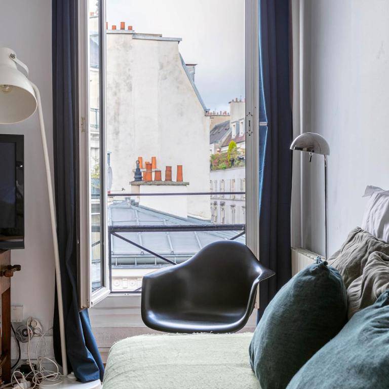 Paris Rooftop Views Cosy Separate Living Stay - One-Bedroom Apartment - 11