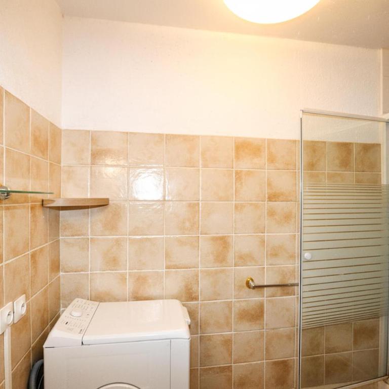 2 Bedroom Nice Apartment In Saint-Cyprien Plage - Appartement 2 Chambres - 17