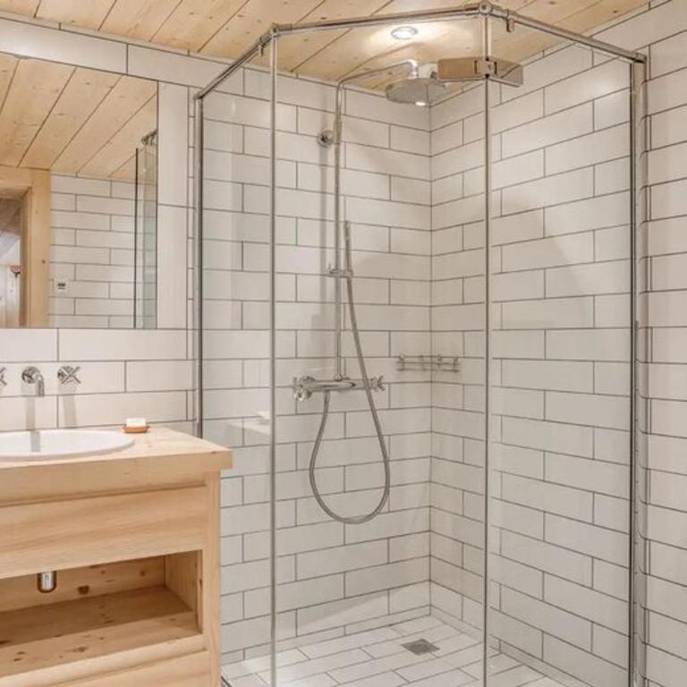 Chalet Javen - 520m2 avec piscine chauffée et home cinéma - Chalet - 28