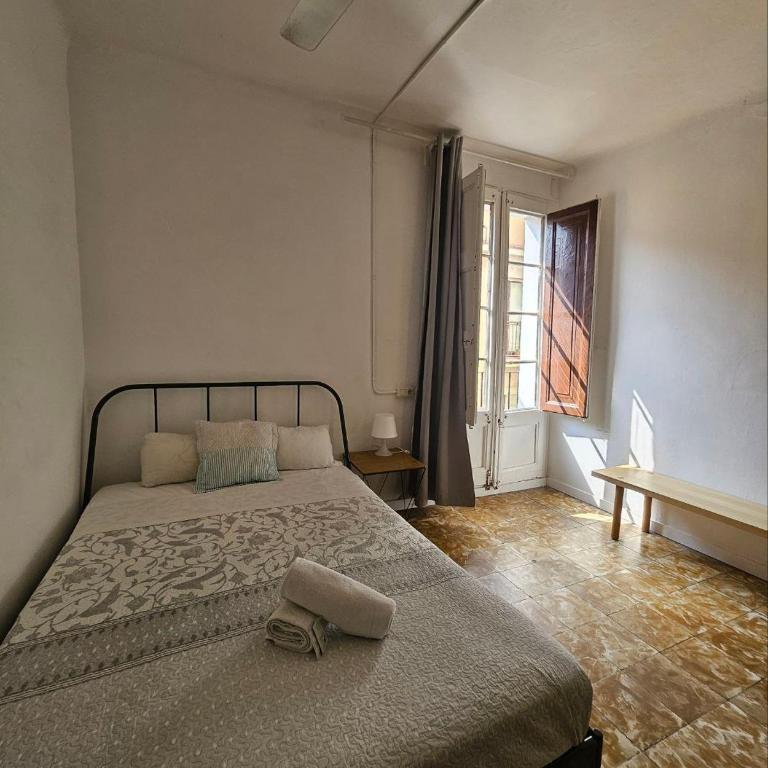 YOUTH HOSTEL - Central and Basic Drassanes - Habitación Doble con balcón - 8