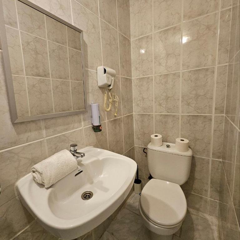 YOUTH HOSTEL - Central and Basic Drassanes - Habitación Doble con baño privado - 14