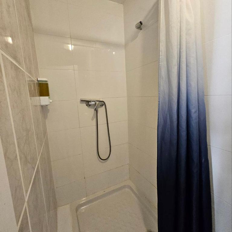 YOUTH HOSTEL - Central and Basic Drassanes - Habitación Doble con baño privado - 11