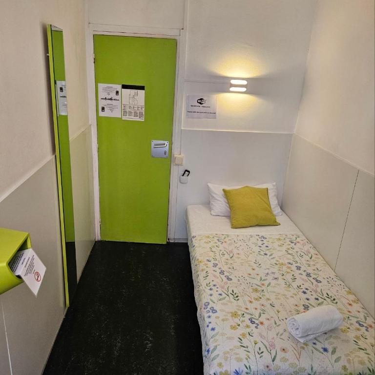 Central and Basic Universitat for YOUNG HOSTEL - Single Room - 4