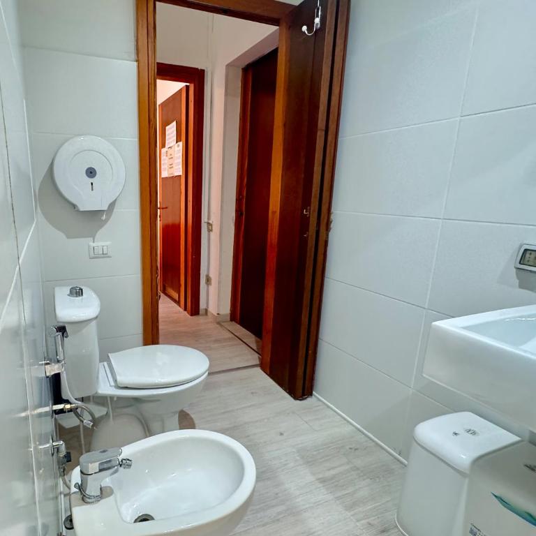 Affittacamere Miri - Camera Matrimoniale con Bagno Privato - 8