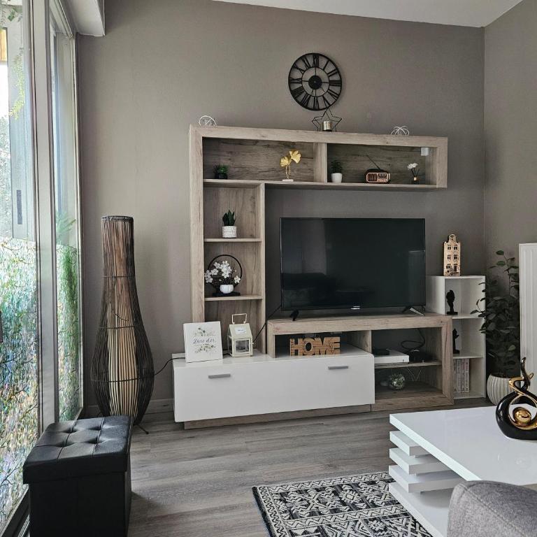 Idéal long séjour, Souvenirs de Provence,T2 classé, vue sur les montagnes, toutes commodités! - Appartement 1 Chambre - 25