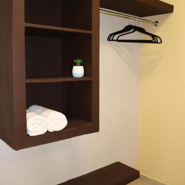 Capital O Hotel Jazuli - Standard Two Beds - 6