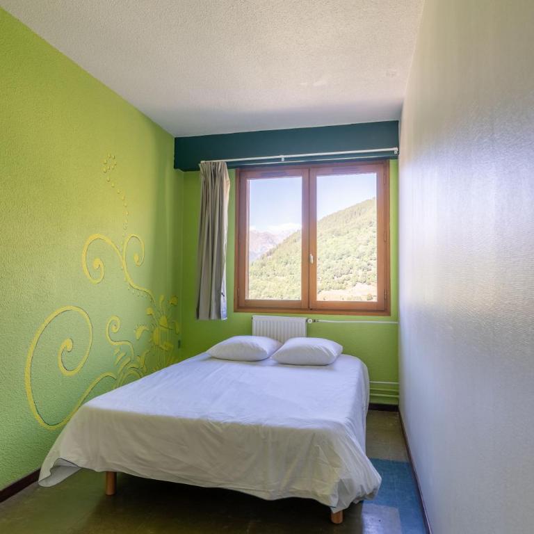Auberge de jeunesse HI Valmeinier - Double Room – Shared Bathroom - 1