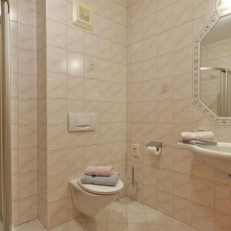 Gästehaus Brantlhof Zimmer und Ferienwohnungen in Going am Wilden Kaiser - Doppel-/Zweibettzimmer mit Balkon - 3