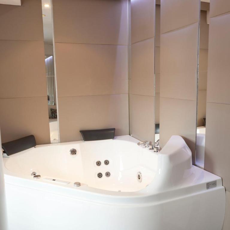 Abalú Collection Suites Gran Via - Apartamento de 1 dormitorio con bañera de hidromasaje - 5