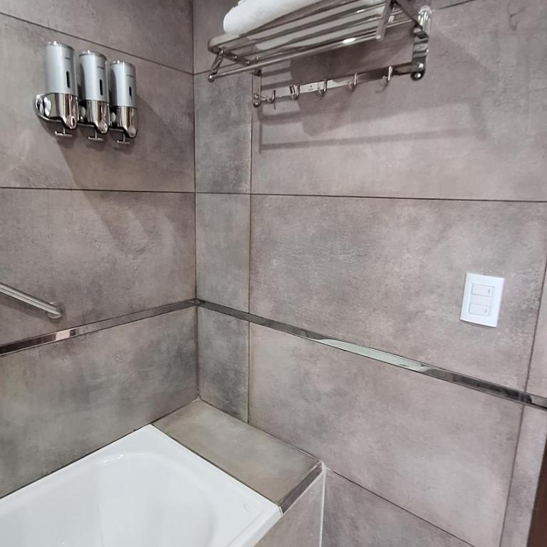 Departamento con balcón, hasta 4 personas, en Tandil, a metros de la plaza principal, con wi fi - Apartamento de 1 dormitorio - 30