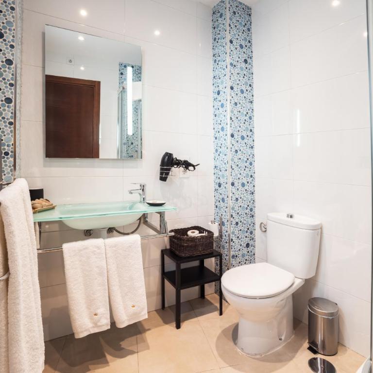 Apartamentos Reyes Católicos by Medina Living - One-Bedroom Apartment - 4