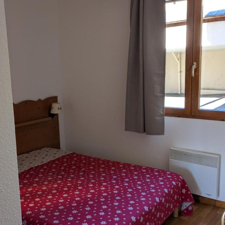 Appartement 4 pièces pour 6-8 personnes, 2 chambres, 1 cabine, 2 canapés-lit double dans le salon, au pied des pistes et piscine l'été, wifi fibre - Appartement 3 Chambres avec Vue - 20