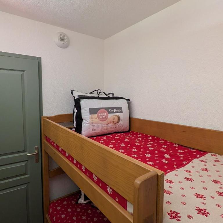 Appartement 4 pièces pour 6-8 personnes, 2 chambres, 1 cabine, 2 canapés-lit double dans le salon, au pied des pistes et piscine l'été, wifi fibre - Appartement 3 Chambres avec Vue - 26