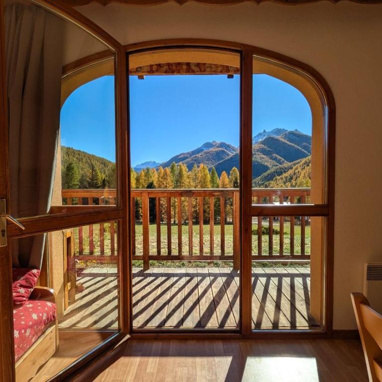 Appartement 4 pièces pour 6-8 personnes, 2 chambres, 1 cabine, 2 canapés-lit double dans le salon, au pied des pistes et piscine l'été, wifi fibre - Appartement 3 Chambres avec Vue - 8